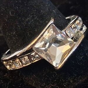 Silvertone Ring With Faux Diamonds Size 11 1/2